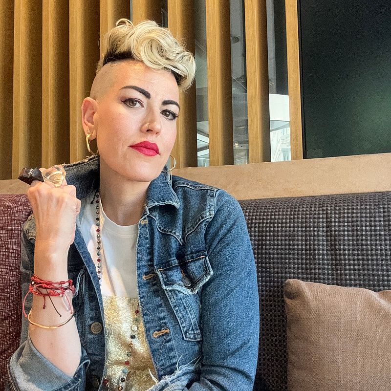 Marta Pontnou: Els polèmics regals que ens suggereix la IA pel Dia de la Mare - L'Entrellat | Escoltar