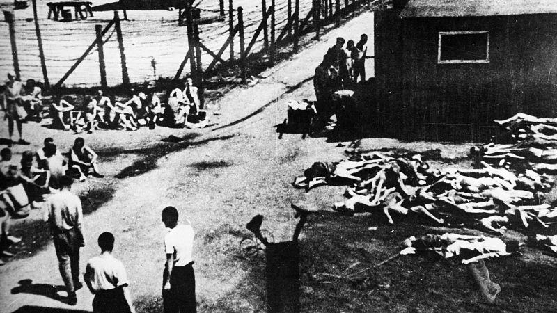 Joyas del Archivo Sonoro - Suicidio de Hitler y evacuación de los campos de exterminio