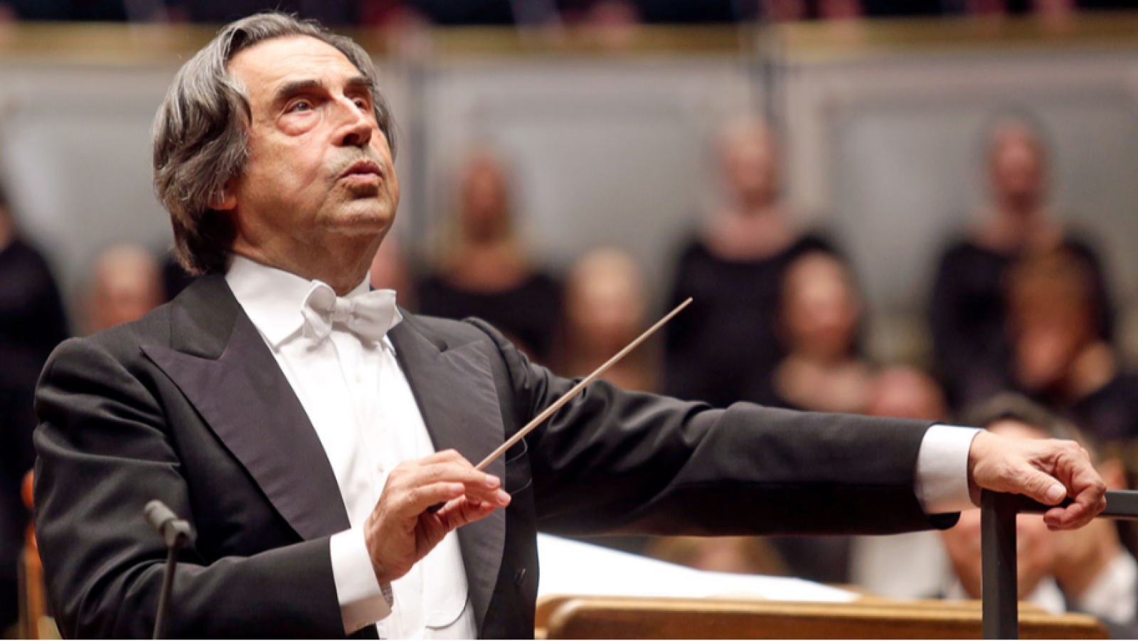 Riccardo Muti desde el Teatro Petruzelli en Bari, Italia