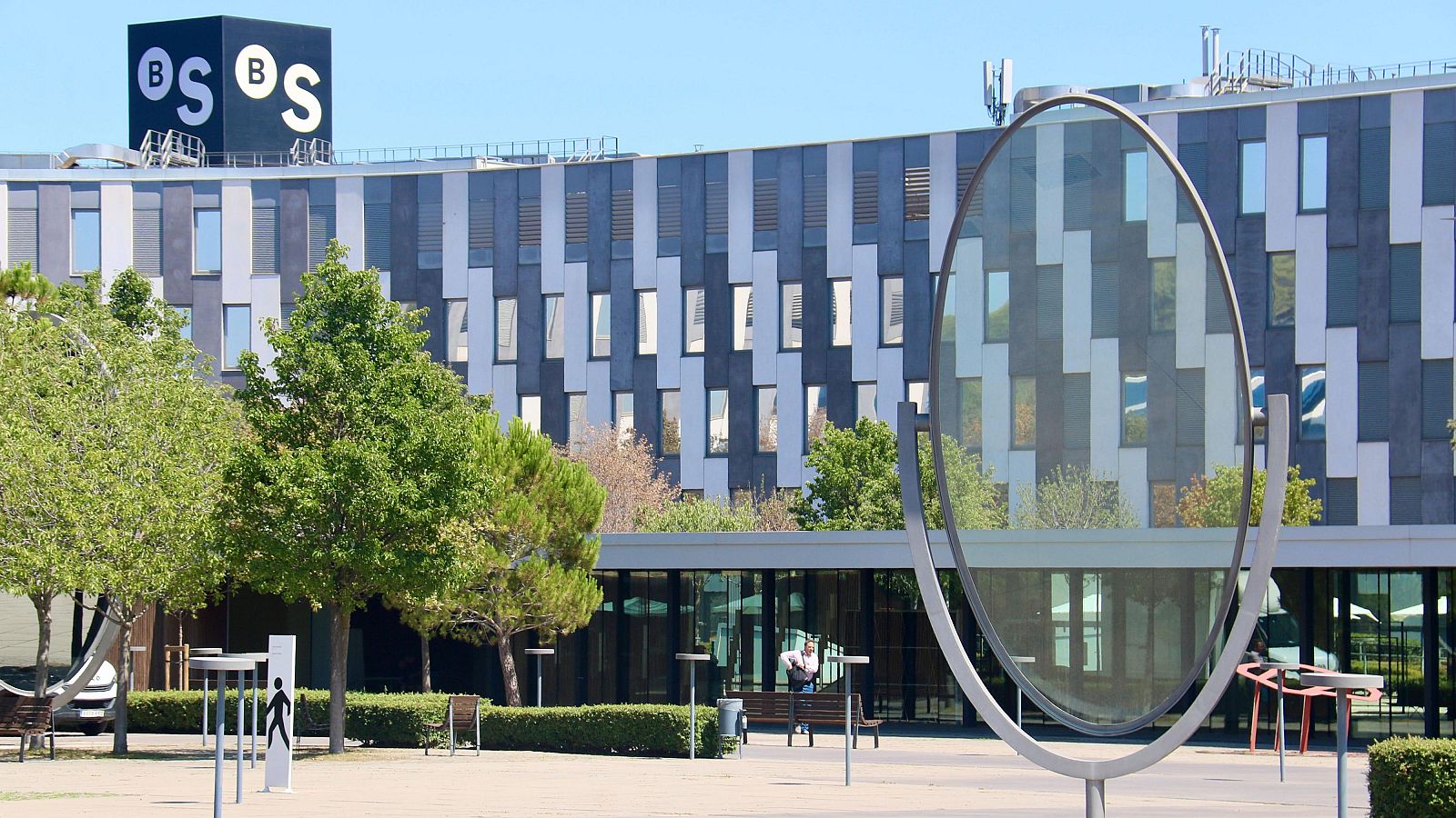 Preocupació entre els treballadors per si prospera l'opa del BBVA al Sabadell | MARÍA GÓMEZ