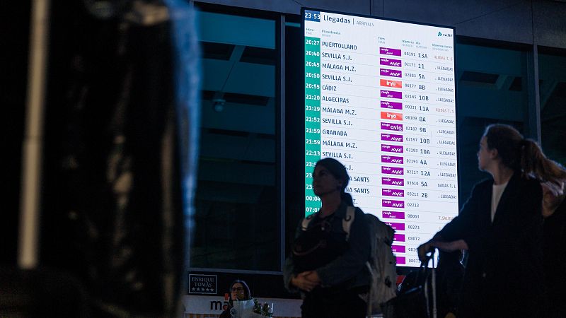 A bordo de uno de los trenes afectados: "Son 15 horas que se están haciendo eternas"