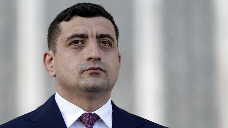 Cinco Continentes - George Simion vence en la primera vuelta de las presidenciales de Rumanía - Escuchar ahora