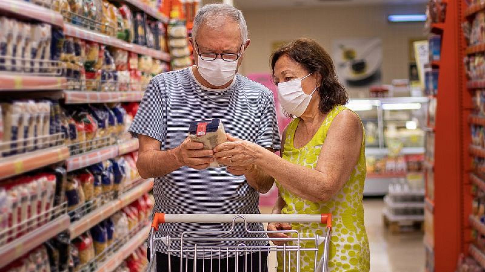 Les compres per Internet, en augment en detriment del comerç local | Maria Huguet