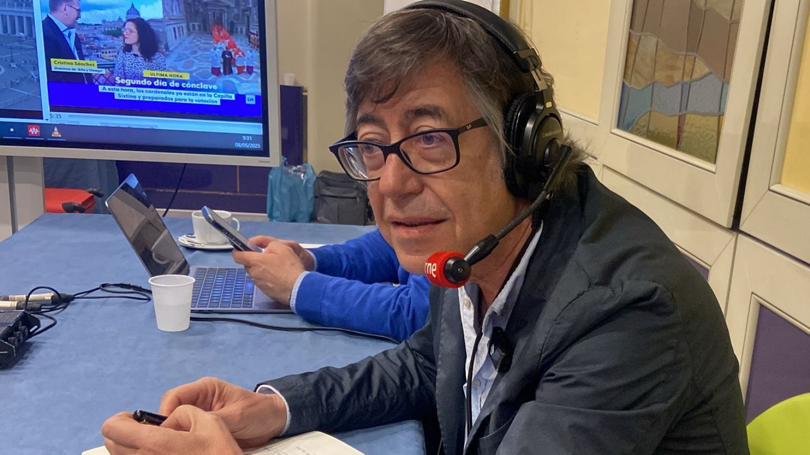 Pablo Ordaz, ex corresponsal de El País en el Vaticano: "Bergoglio quería savia nueva para la Iglesia" - Escuchar ahora