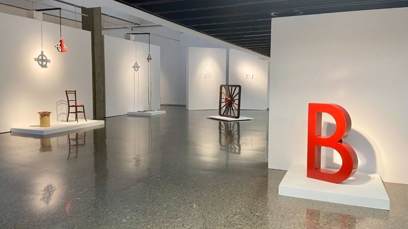 Joan Brossa omple de poesia visual la Factoria Cultural de Terrassa