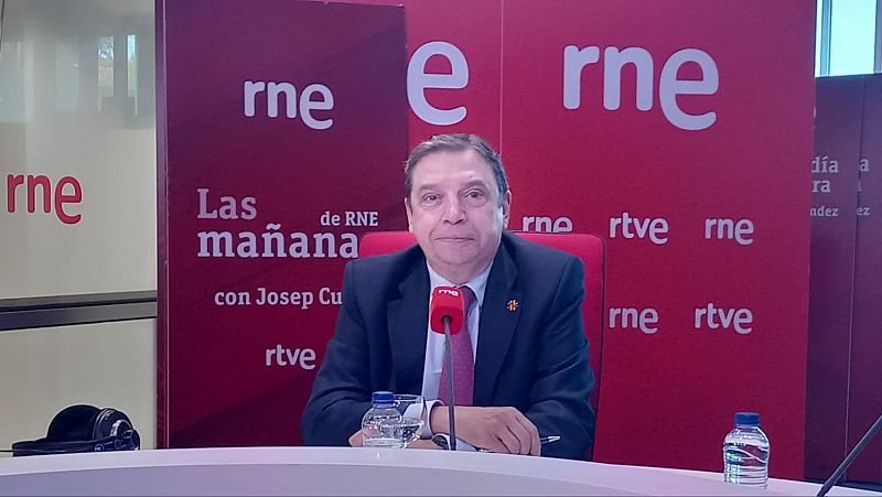 Luis Planas, ministro de Agricultura, Pesca y Alimentación, sobre la publicación de los mensajes entre Sánchez y Ábalos: "Esta revelación es un delito" - Escuchar ahora