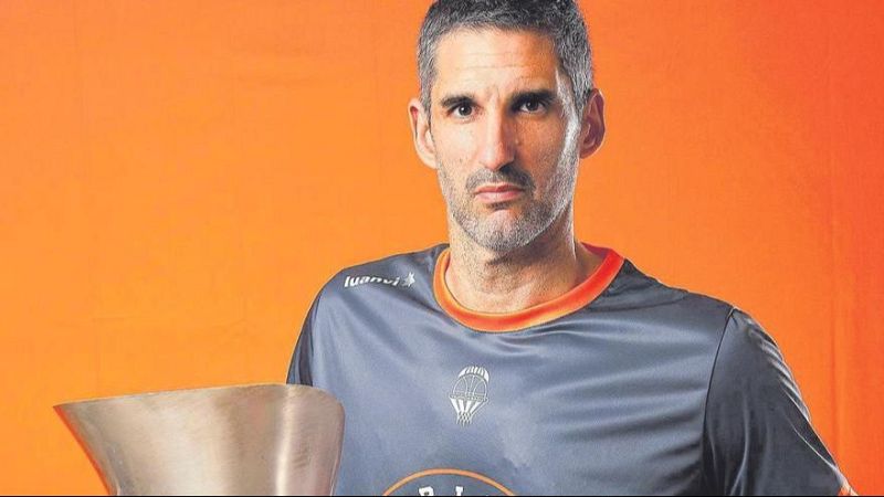 Entrevista a Rubén Burgos, entrenador del Valencia Basket femenino - Escuchar ahora