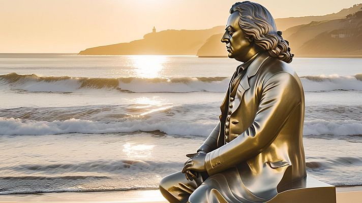 Estatua dorada de Händel, sentado, mirando un mar tranquilo con olas suaves y un reflejo dorado del sol.  Ropa de época, postura relajada.
