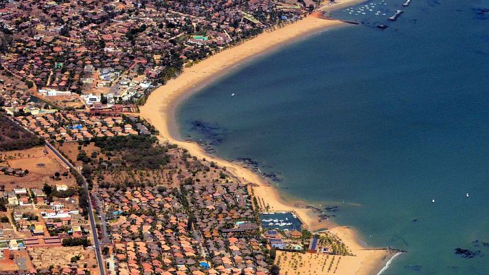 La flota atunera cañera de Bermeo atrapada en Senegal