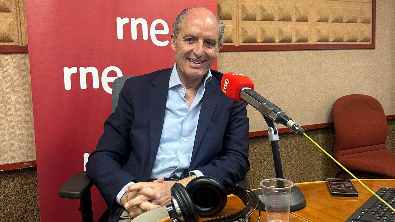 Francisco Camps asegura que "estaría encantado" de liderar el PP de la Comunidad Valenciana si lo pide la militancia: "Estoy dispuesto a todo" - Escuchar ahora