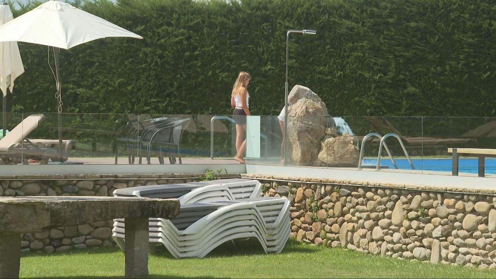 Govern i Comuns acorden ajornar l'increment de la taxa turística a canvi de polítiques d'habitatge | Ferran Cuixart