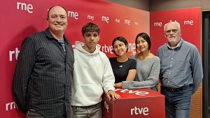 Alumnes de 4rt d'ESO i l'escriptor ngel Burgas ens parlen de com anar per la vida sense mscares