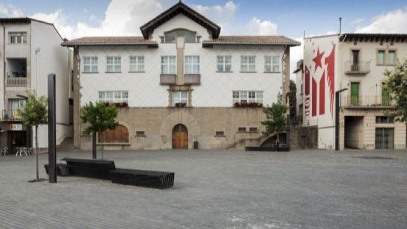 Olot demana a La Caixa traspassar a l'Incasòl els pisos protegits que té al municipi | Gemma Esteba