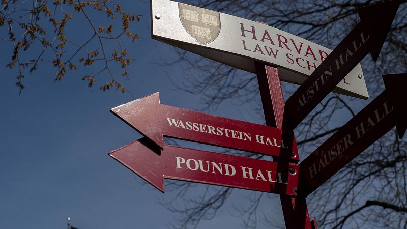 Estados Unidos prohíbe a Harvard matricular a estudiantes extranjeros: "Es una medida extremadamente severa que afecta a una cuarta parte del total de los alumnos"