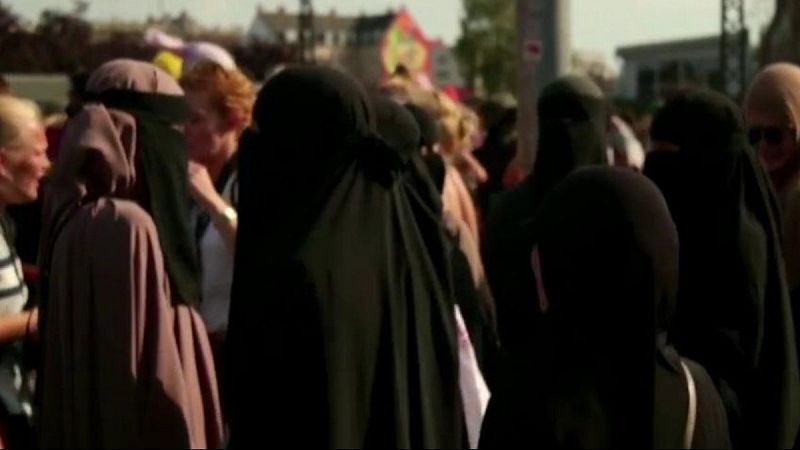 El Parlament tomba la moció d'Aliança Catalana contra el vel islàmic | Elena Garcia