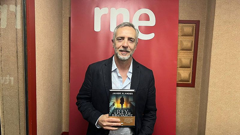 Entrevista a Javier Alandes, autor de 'El Rey de Bronce' - Escuchar ahora