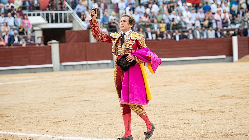 Clarín - Un titánico Román se consagra en Las Ventas - 25/05/25 - Escuchar ahora