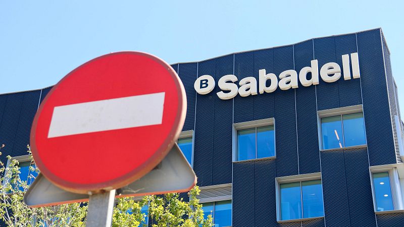 La UGT alerta de la pèrdua de 3.200 llocs de feina per l'OPA del BBVA al Sabadell