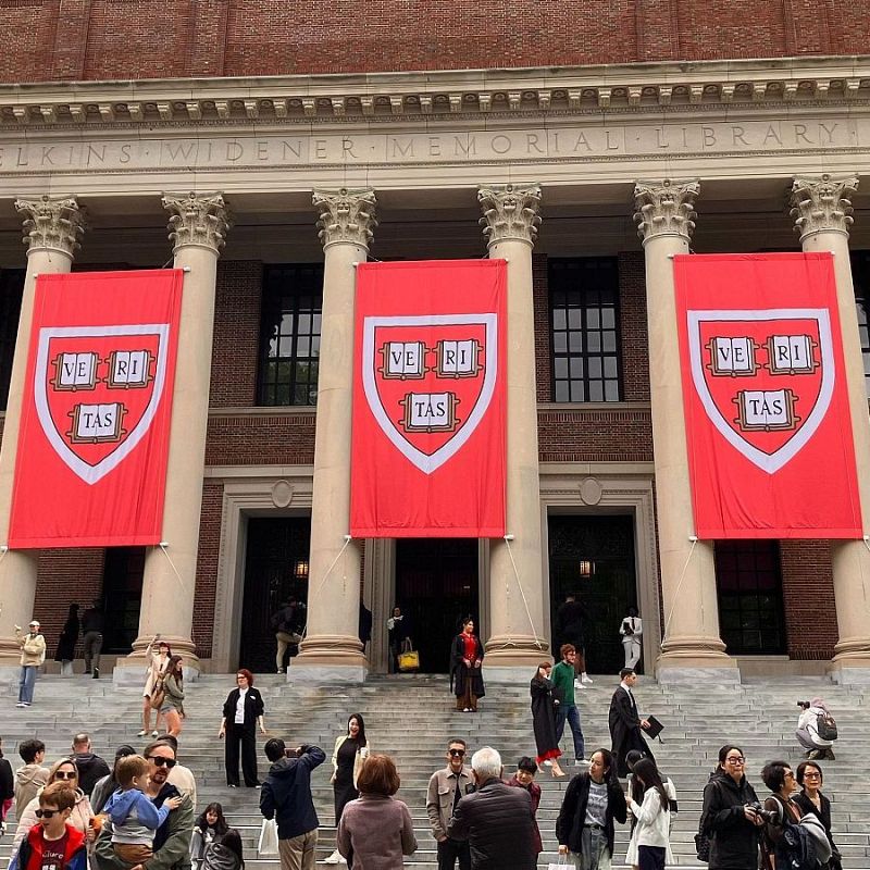 Más cerca - El conflicto entre Trump y la Universidad de Harvard