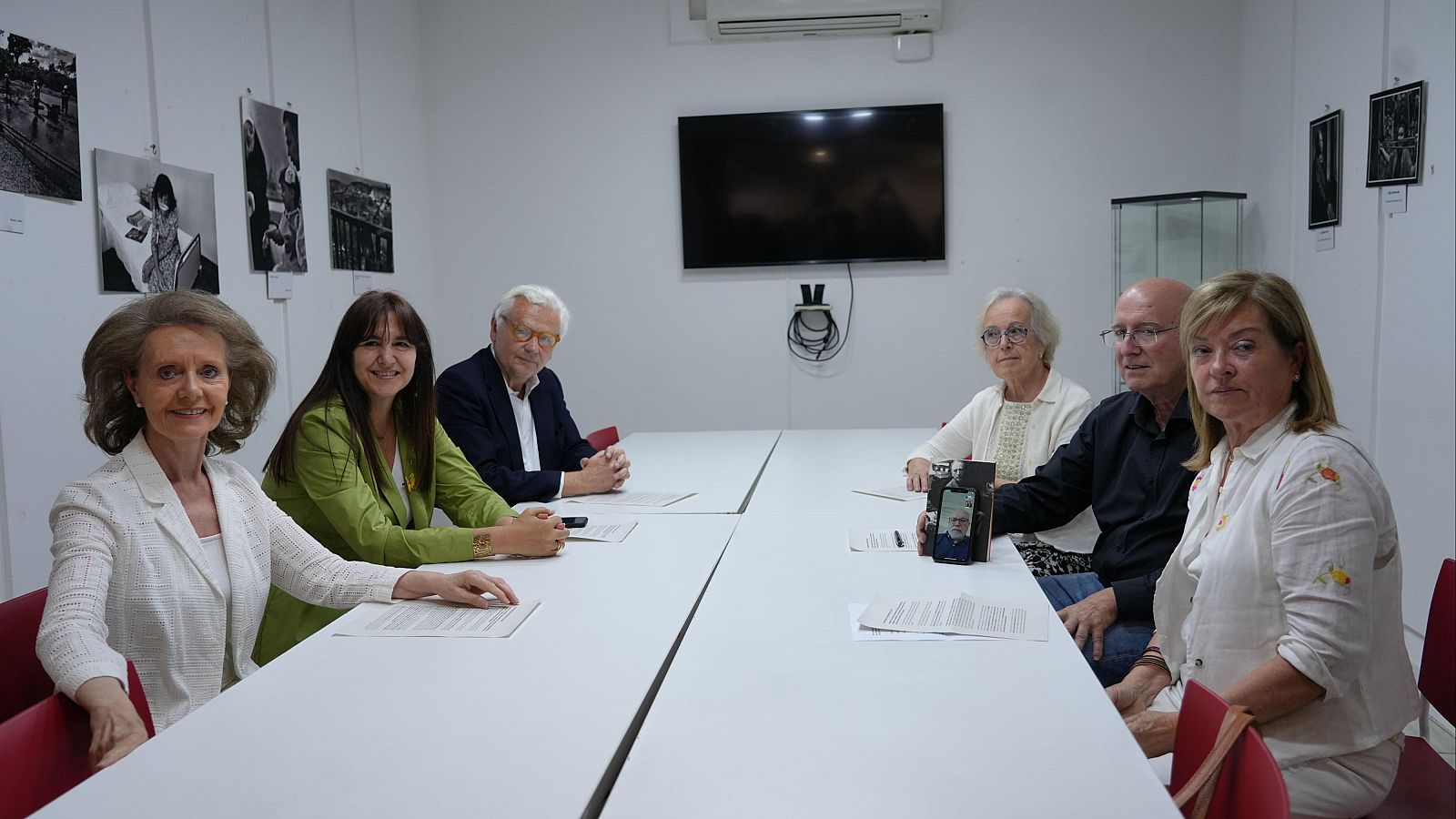 Nou exconsellers de Cultura es posen del costat del MNAC en el trasllat dels murals de Sixena | Montse Soto