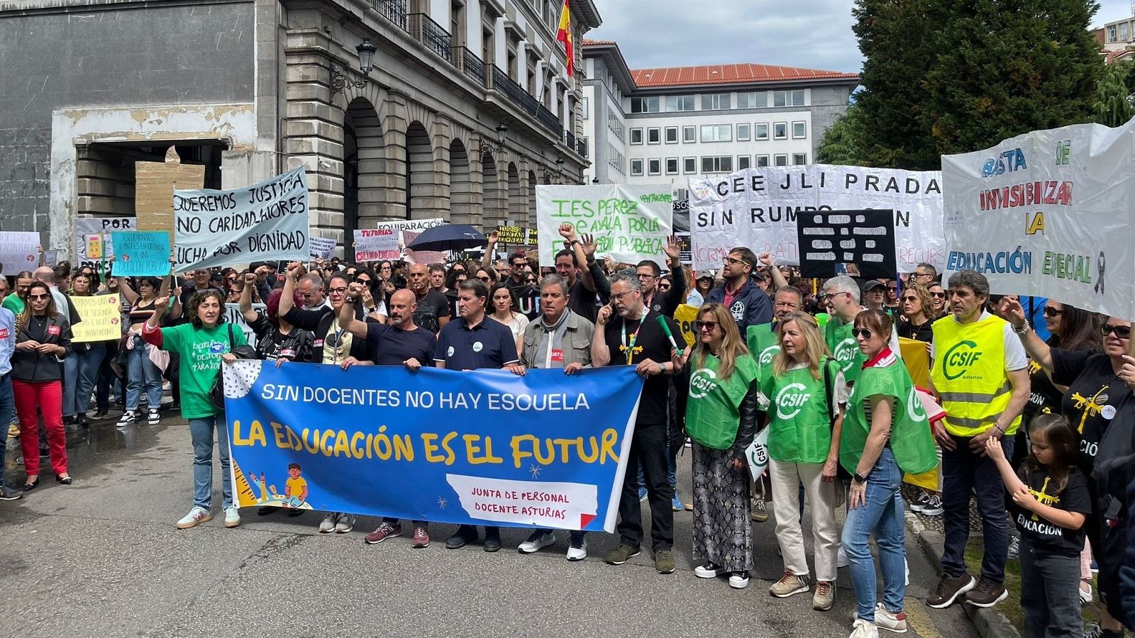 Los sindicatos docentes asturianos rompen las negociaciones con el Principado y mantienen la huelga- Escuchar ahora