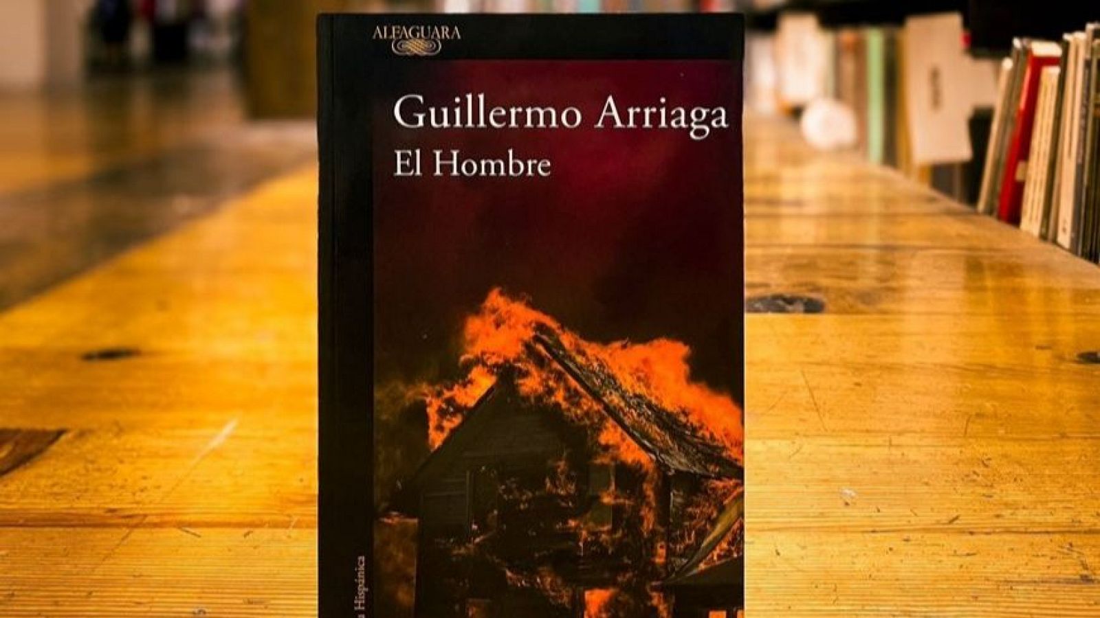 No es un día cualquiera - Guillermo Arriaga presenta su nueva novela, 'El hombre' - Escuchar ahora