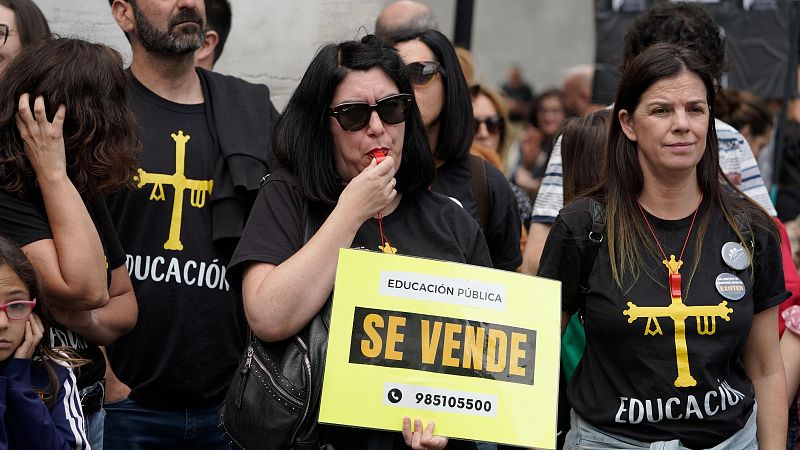 Los docentes asturianos continúan la huelga indefinida a la espera de la reunión con el Gobierno del Principado - Escuchar ahora