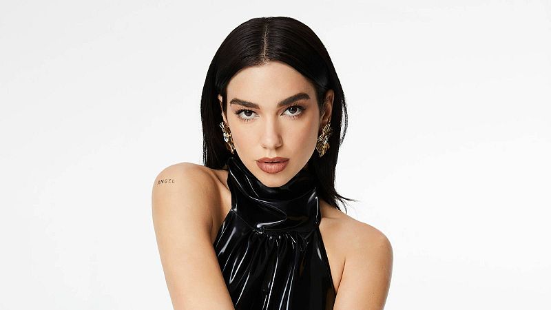 Xavifòrnia - Creies que ho sabies tot sobre Dua Lipa? La seva història amaga un passat que et sorprendrà! - Xavifòrnia | Escoltar