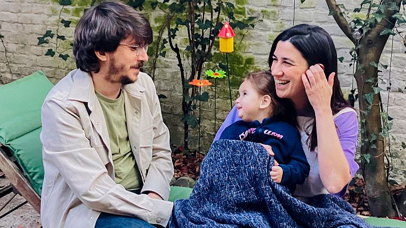 La enfermedad de Laia: solo coincide con cincuenta personas - Más cerca | Escuchar