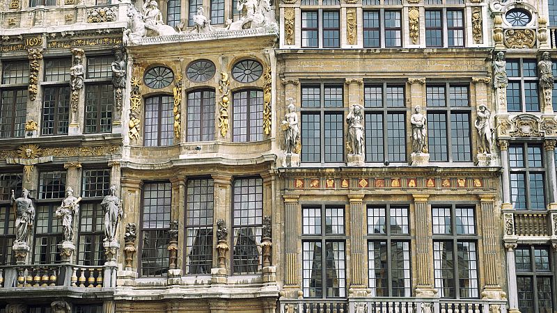 10.000 lugares para viajar con Ángela Gonzalo - Bruselas,  huella viva del Art Nouveau y Art Déco - 14/06/25 - Escuchar ahora