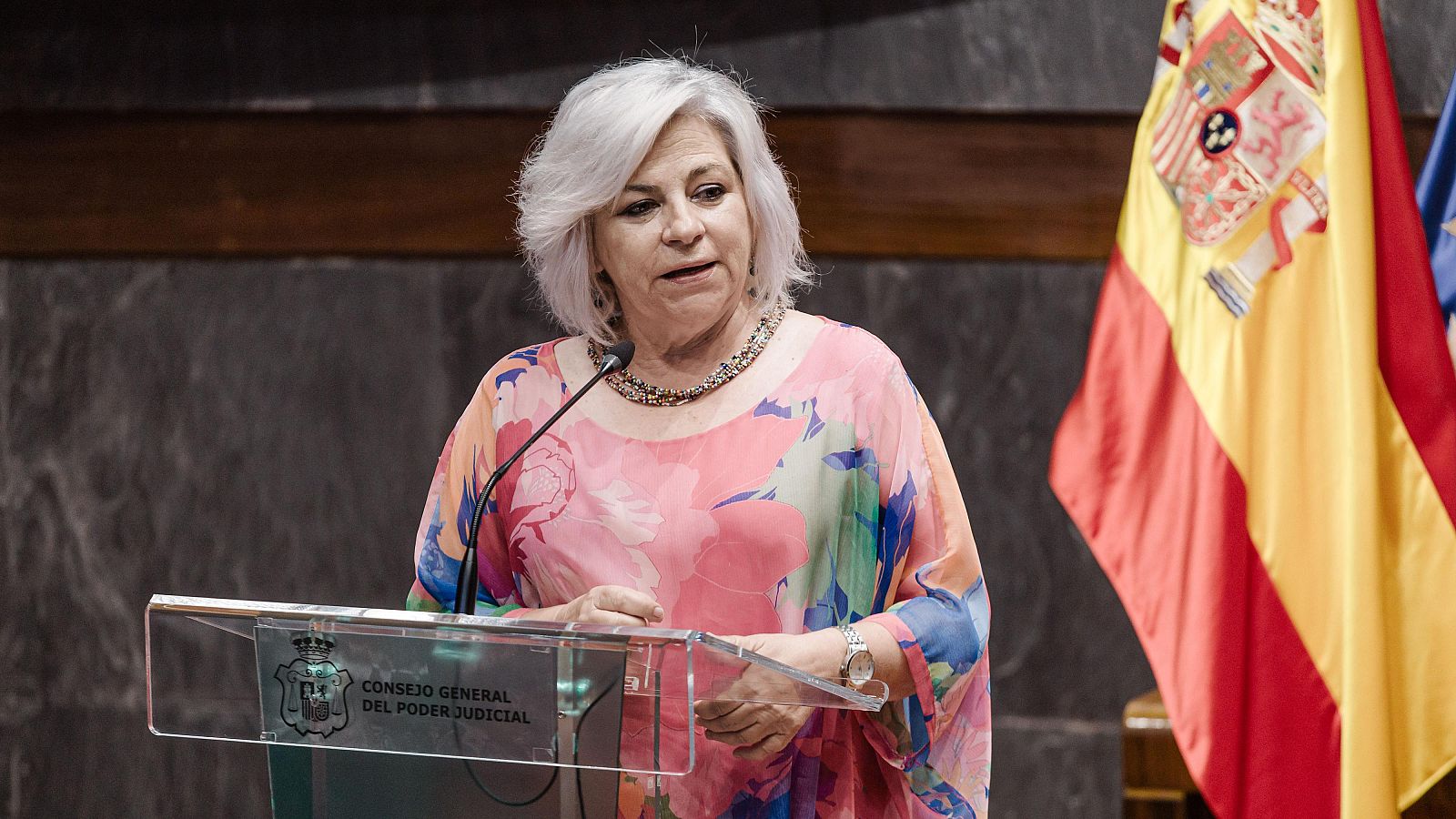 Valenciano: "Estamos perdiendo la ejemplaridad en política y la coherencia" - Las mañanas de RNE | Escuchar