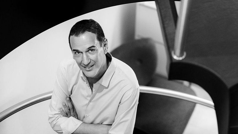 Xavifornia - El fenómeno literario infantil 'Los Futbolísimos' de Roberto Santiago - Xavifòrnia | Escoltar