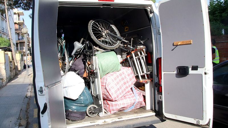 Top manta a Salou: 19 detinguts i material comissat | Escoltar