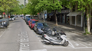 El mig de la calada del carrer de la Creu de Girona es reconverteix