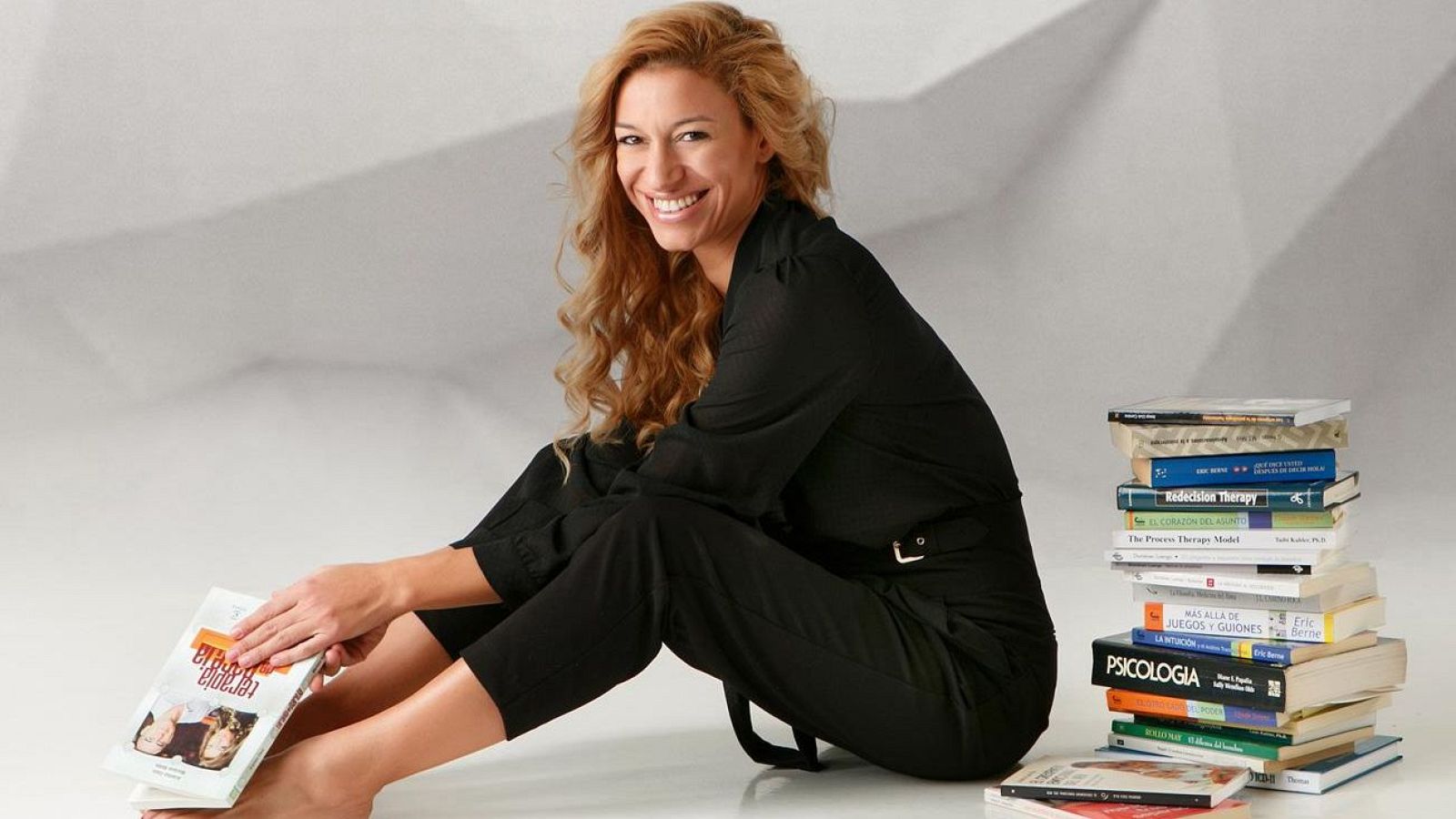 Xavifornia - Psicología con Arantxa Coca: ¿En qué edad somos más felices? - Xavifòrnia | Escoltar