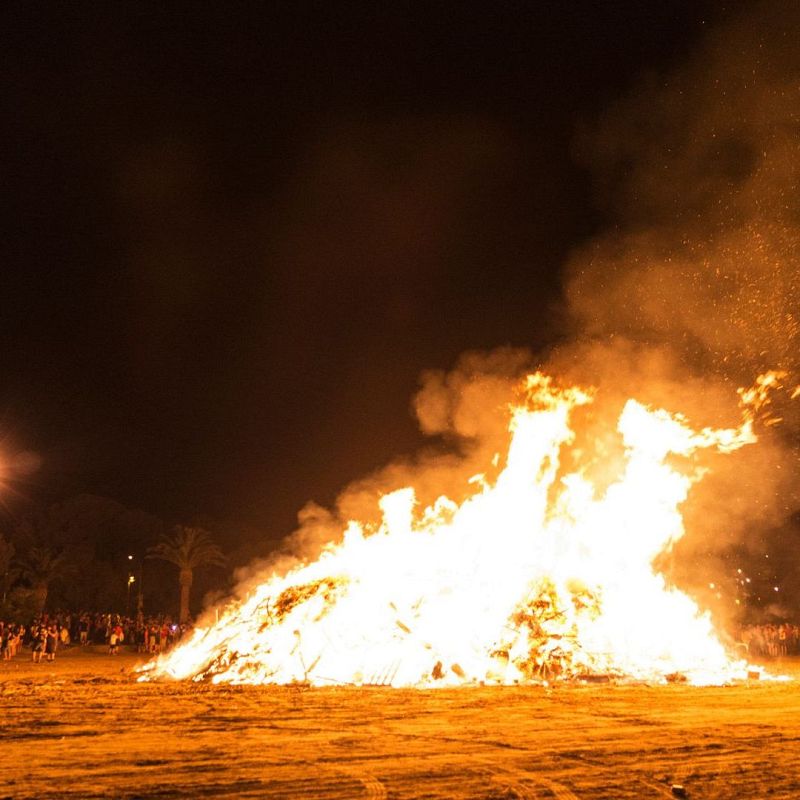 Hogueras de San Juan - Escuchar ahora