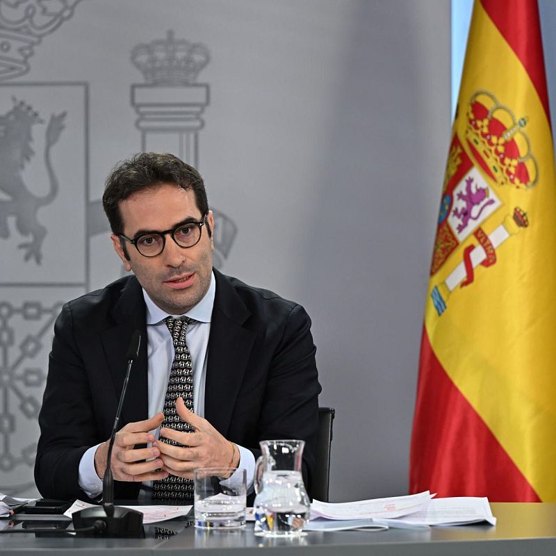 Fin de mes en Radio 5 - El Gobierno aprueba, con condiciones, la OPA del BBVA - escuchar ahora