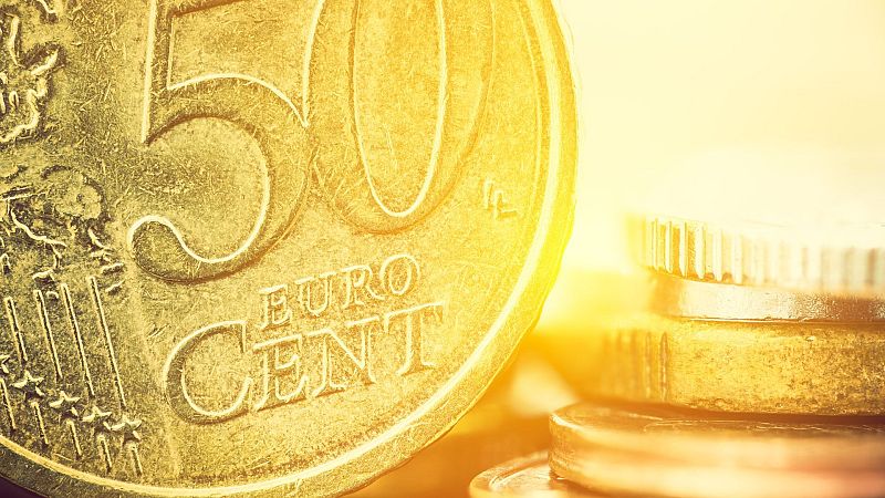 Economía de bolsillo - Guía para entender y evitar comisiones bancarias - 29/06/25 - Economía de bolsillo | Escuchar