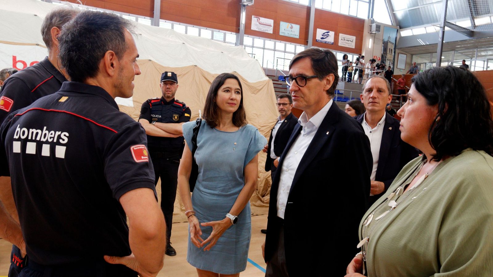 Salvador Illa mostra el seu condol a les families dels dos morts a l'incendide Torrefeta | Àlex Cabrera