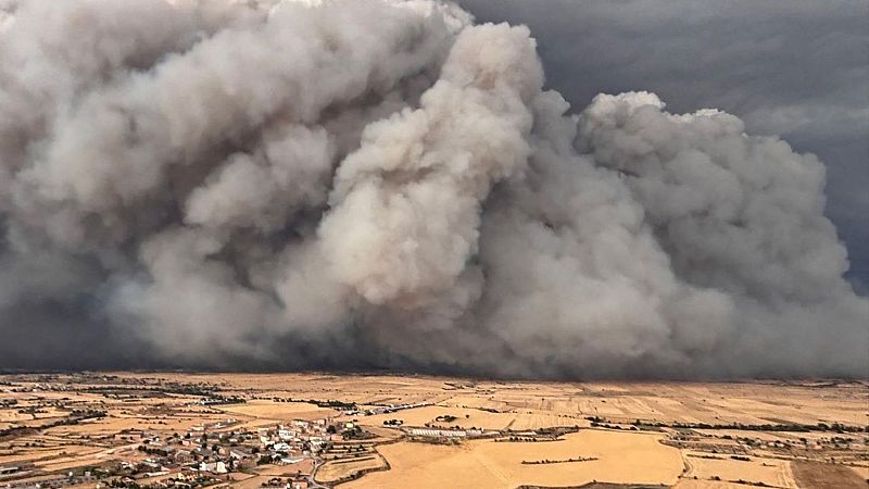 Eduardo Tolosana, decano del Colegio Oficial de Ingenieros de Montes: "Estos incendios liberan una enorme cantidad de energía que se podría medir como las de las bombas atómicas" - Escuchar ahora