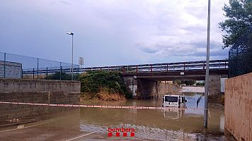 Els Bombers atenen 56 avisos per incidncies causades per la pluja durant la nit