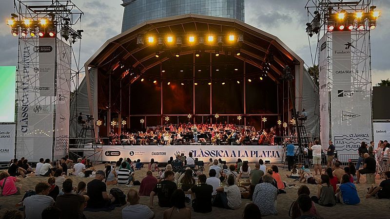 'Mar i Cel' i 'Carmen', protagonistes a la platja de Barcelona