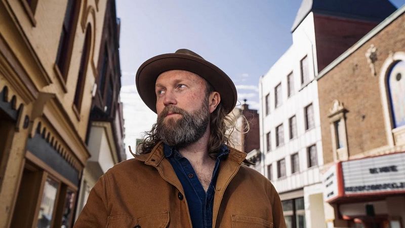 Sin rodeos - Entre Neil Young y Tom Petty, debuta en solitario Kai Crowe-Getty - 11/07/25 - Escuchar ahora