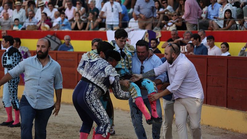 Clarín - Sergio Rollón, cornada muy grave en el muslo derecho - 12/07/25 - Escuchar ahora