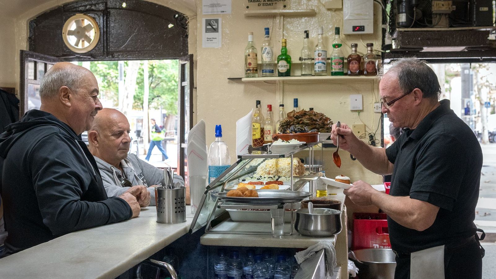 La Cova Fumada, un tresor amagat al cor de la Barceloneta - Cafè d'idees a Ràdio 4 | Escoltar