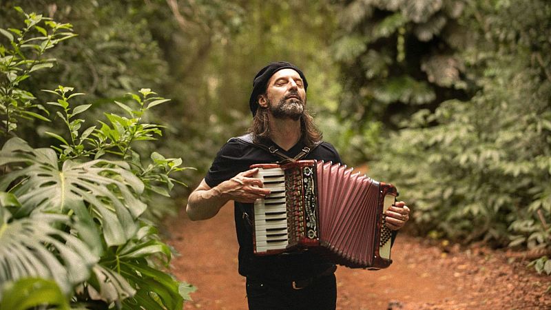 Mil mundos en Radio 5 - Chango Spasiuk - 14/07/25 - Escuchar ahora