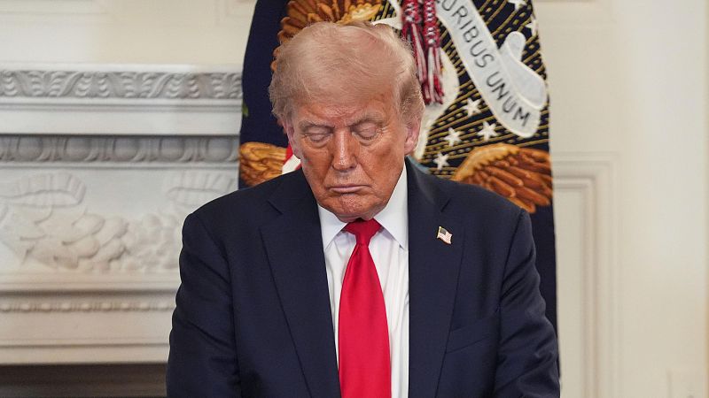 Crónica internacional -  Trump amenaza a Putin con imponerle aranceles muy severos si no alcanza la paz con Ucrania en un plazo de 50 días - Escuchar ahora