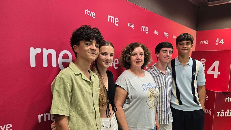 Va de cine en Radio 5 - Entrevista con los jóvenes protagonistas de la película ‘Voy a pasármelo mejor’ - 19/07/25 - Escuchar ahora