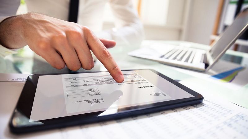 Fin de mes - Verifactu: el fin de las facturas invisibles - Escuchar ahora