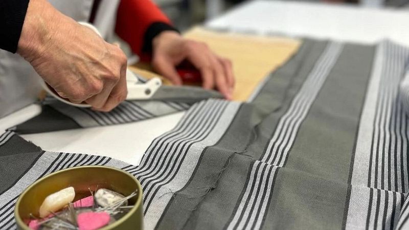 Talleres de costura para sobrevivir a la trata